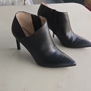 Life Stride Black Pointed-Toe Leather Ankle Booties